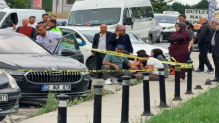 Bağcılarda bir kişi otomobilin bagajında ölü bulundu