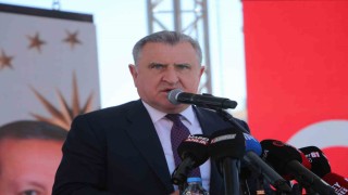 Bakan Bak: Yüzme Bilmeyen Kalmasın projesi çerçevesinde bu zamana kadar yaklaşık 12 milyon insanımıza yüzme öğrettik