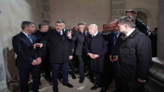 Bakan Çiftçi, Erzurumda restorasyonu devam eden Fetih Camiini inceledi