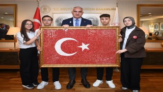 Bakan Ersoy, 19 Mayısta genç sanatçıları bakanlıkta ağırladı