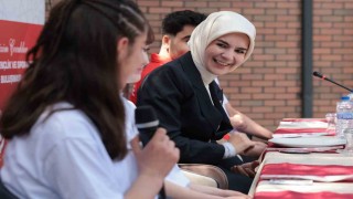 Bakan Göktaş, devlet himayesindeki başarılı sporcu gençlerle buluştu
