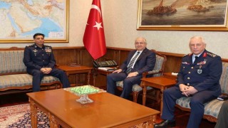 Bakan Güler, Pakistan Hava Kuvvetleri Komutanı Orgeneral Sidhuyu kabul etti
