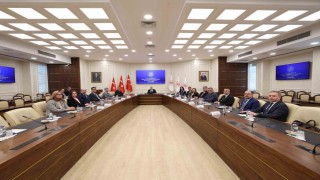 Bakan Işıkhan: Dönüşümü yöneten, çalışanı koruyan ve insan odaklı bir yaklaşımı merkeze alan politikalar geliştirmek zorundayız