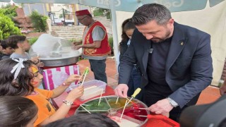 Balıkesirde çocuklara şenlik havasında hediye yağmuru