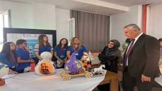 Balıkesirli öğretmen önce kendi öğrendi şimdi de öğrencilerine öğretiyor