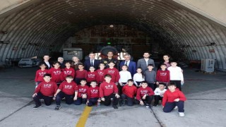 Bandırmada Ana Jet Üssü kapılarını çocuklara açtı