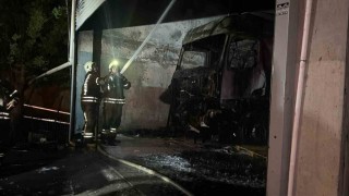 Başakşehirde tamirhanedeki tırda yangın çıktı