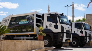 Başiskele Belediyesinden Suriyenin Azez kentine 2 çöp kamyonu hibesi