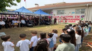 Başkan Ercan, miniklerin Anneler Günü sevincine ortak oldu
