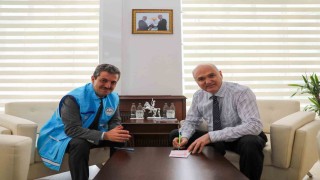 Başkan Özlü, kurbanını bağışladı