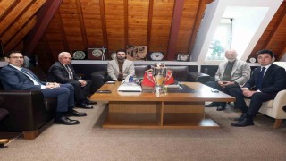 Başkan Şadi Özdemirden Bursaspora tebrik ziyareti
