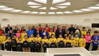 Başkan Şahin, şampiyon sporcularla bir araya geldi