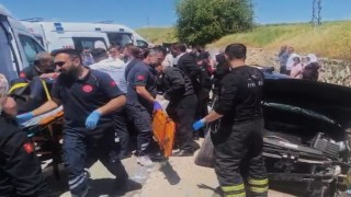 Batmanda istinat duvarına çarparak duran otomobildeki 5 kişi yaralandı