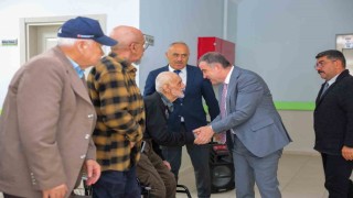 Bayburt huzurevi sakinlerine bayram ziyareti