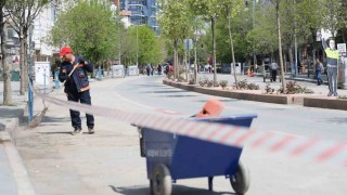 Bayramda görevlerini bırakmadılar: Temizlik işçilerinden takdirlik hareket