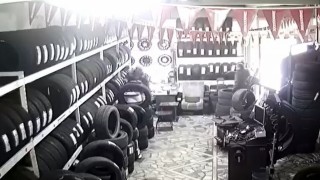 Bayrampaşada iş yerine düzenlenen silahlı saldırı kamerada