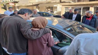 Bebek arabada kilitli kaldı; genç anne büyük korku yaşadı