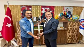 Belediye Başkanı Demirtaş, başarılı sporcu zabıta memurunu tebrik etti