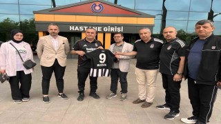 Beşiktaşlılardan saldırıda yaralanan öğrenci Mustafa Aslana anlamlı ziyaret