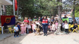 Bilecikte 60 öğrenciye jandarmadan güvenlik eğitimi