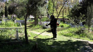 Bilecikte mezarlıklarda bakım çalışması