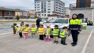 Bilecikte öğrencilere trafik eğitimi