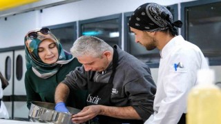 Bilecikte özel ihtiyaçlı bireyler pasta ve tatlı yaptı