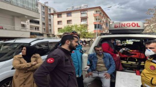 Bingölde dumanlar binayı sardı: 13 kişi dumandan etkilendi