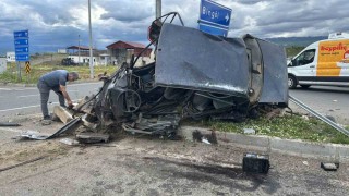 Bingölde hayvan yüklü kamyon otomobillere çaptı: 1i ağır 2 yaralı