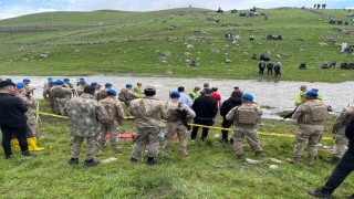 Bingölde kayıp emekli öğretmen derede ölü bulundu