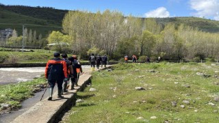 Bingölde kayıp emekli öğretmeni 229 personel arıyor