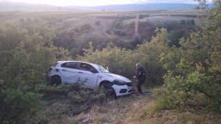 Bingölde otomobil şarampole yuvarlandı