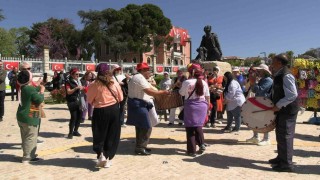 Binlerce turist Edirneye akın etti, Selimiye Meydanı doldu taştı: Esnaf bayram etti