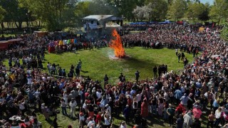 Binlerce turist Sarayiçine akın etti, dev Kakava ateşi yakıldı