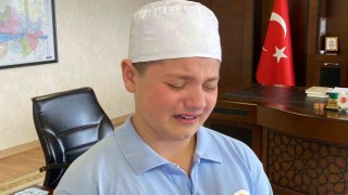 Birlikte hafız olduğu annesine gözyaşlarıyla teşekkür etti
