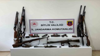 Bitliste 20 adrese eş zamanlı baskın: Çok sayıda silah, mühimmat ele geçirildi