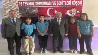 Bitliste kuş yavrusunu kurtarmaya çalışan öğrencilere anlamlı ödül