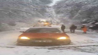 Bolu-Kıbrıscık yolunda mayıs ayında kar esareti