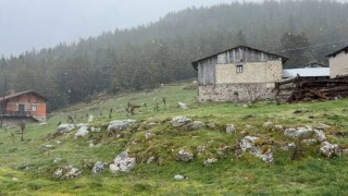 Boluda hava sıcaklıkları düştü, yaylalar beyaza büründü