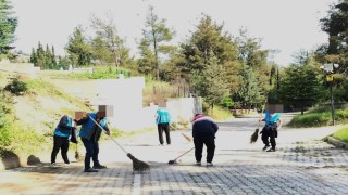 Boyabatta yükümlüler mezarlıkları bayrama hazırladı