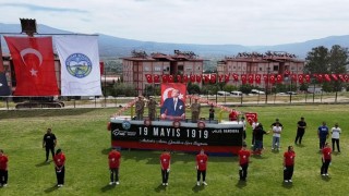 Bozdoğanda 19 Mayıs coşkusu stadyumu doldurdu