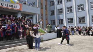 Bulanık Anadolu Lisesinde mezuniyet coşkusu