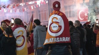 Burdurda Galatasaraylı taraftarlar konvoylarla kutlama yaptı
