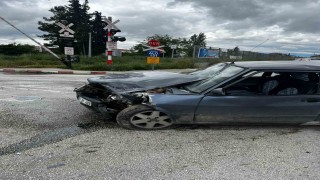 Burdurda okul servisi ile otomobil çarpıştı: 7 yaralı