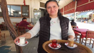 Burhaniyede kahvehanelerde çay yerine süt içiliyor