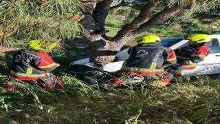 Burhaniyede şarampole düşen otomobilin sürücü yaralandı