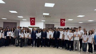 Burhaniyede TÜBİTAK 4006-A Bilim Fuarı açıldı