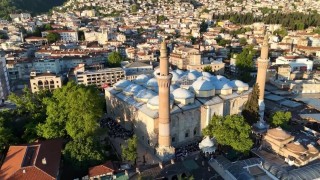 Bursada bayram coşkusu tarihi camilerde yaşandı