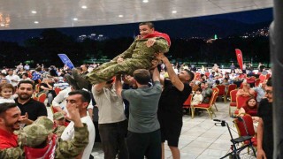 Bursada en özel askerlere renkli kına eğlencesi