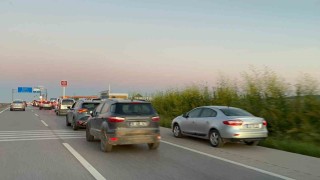 Bursada kurban kesim alanlarında kilometrelerce araç kuyruğu oluştu